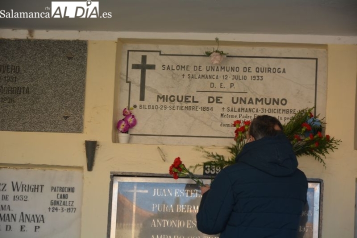 Homenaje a Unamuno en el cementerio de Salamanca. Foto de Vanesa Martins